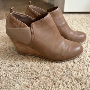 Dr. Scholl’s Tan Wedge Ankle Boots